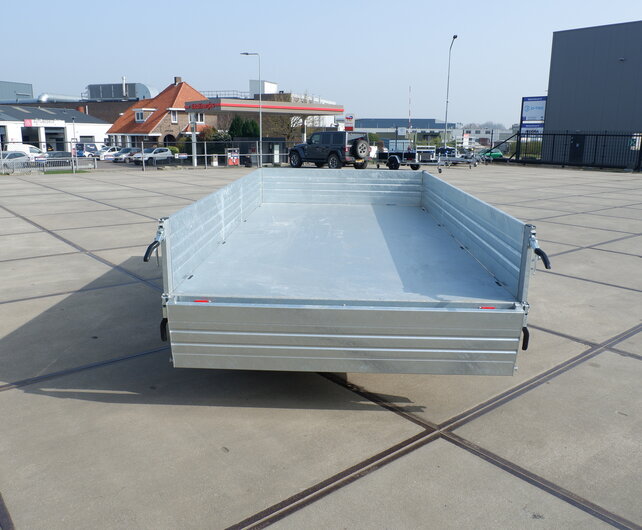 Humbaur driezijdige kipper 3500kg 362x184cm met stalen borden