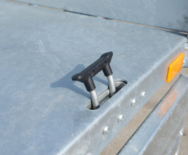 Humbaur driezijdige kipper 3500kg 362x184cm met stalen borden