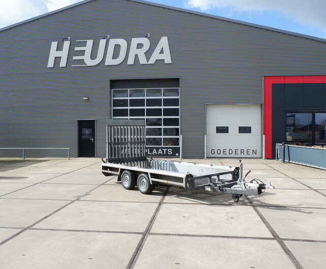 Gebruikte Henra machinetransporter 3500kg 350x150cm met roostervloer