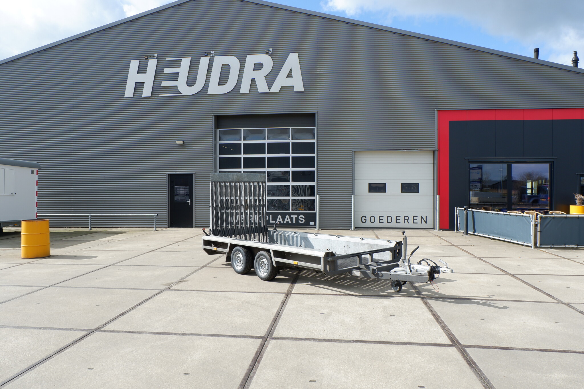 Gebruikte Henra machinetransporter 3500kg 350x150cm met roostervloer