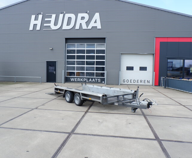 Gebruikte Henra machinetransporter 3500kg 350x150cm met roostervloer