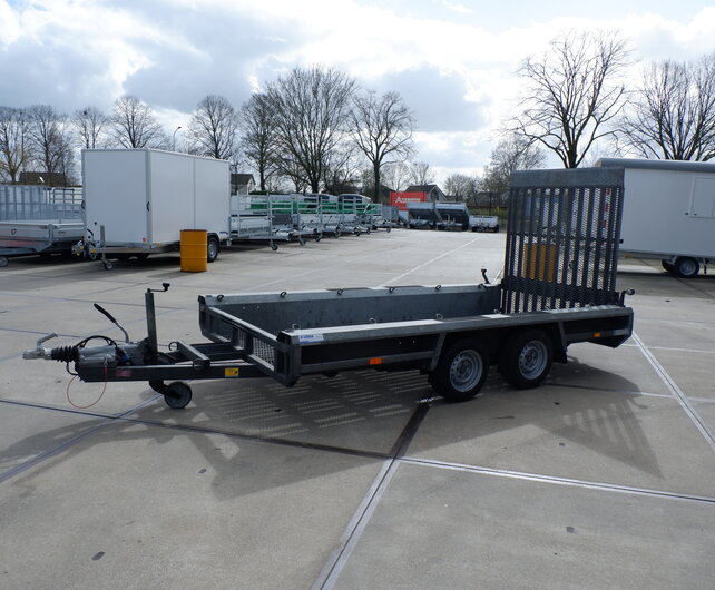 Gebruikte Henra machinetransporter 3500kg 350x150cm met roostervloer