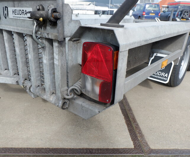 Gebruikte Henra machinetransporter 3500kg 350x150cm met roostervloer