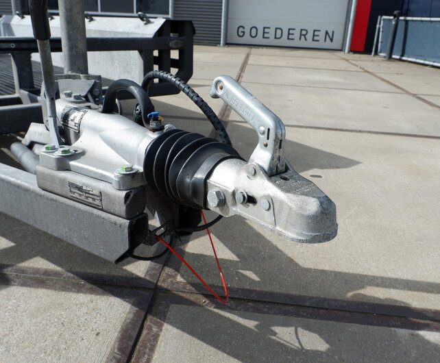 Gebruikte Henra machinetransporter 3500kg 350x150cm met roostervloer