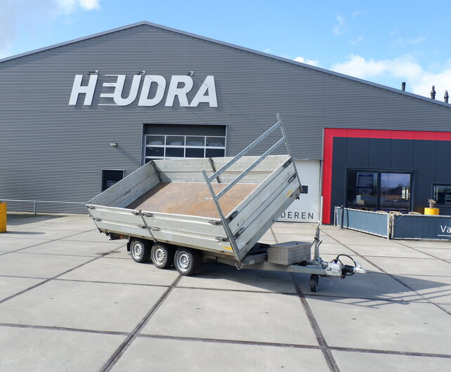 Gebruikte Henra kipper 3500kg 400x200cm met opzetborden