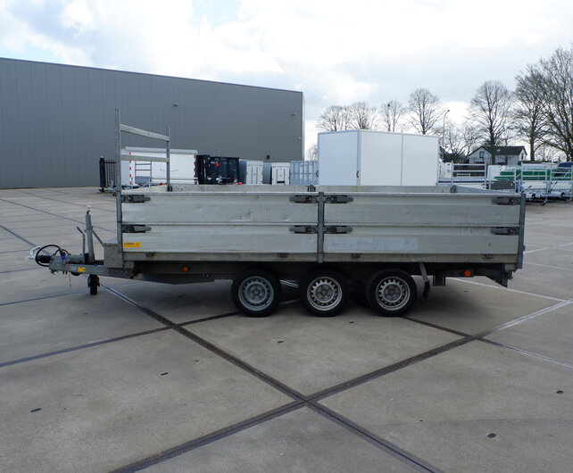 Gebruikte Henra kipper 3500kg 400x200cm met opzetborden