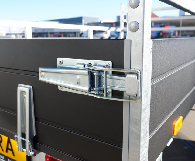 Saris bakwagen 1350kg 255x133cm Black Edition met lichtmetalen velgen
