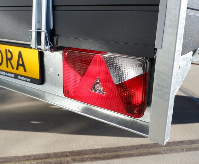 Saris bakwagen 1350kg 255x133cm Black Edition met lichtmetalen velgen