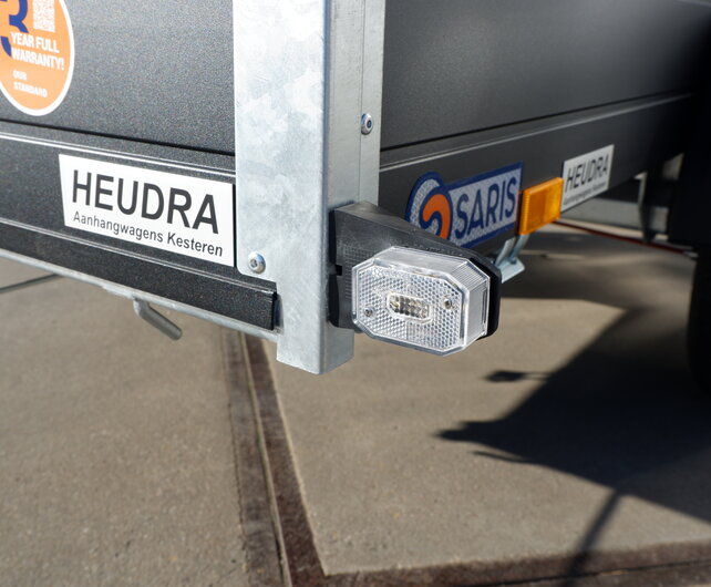 Saris bakwagen 1350kg 255x133cm Black Edition met lichtmetalen velgen
