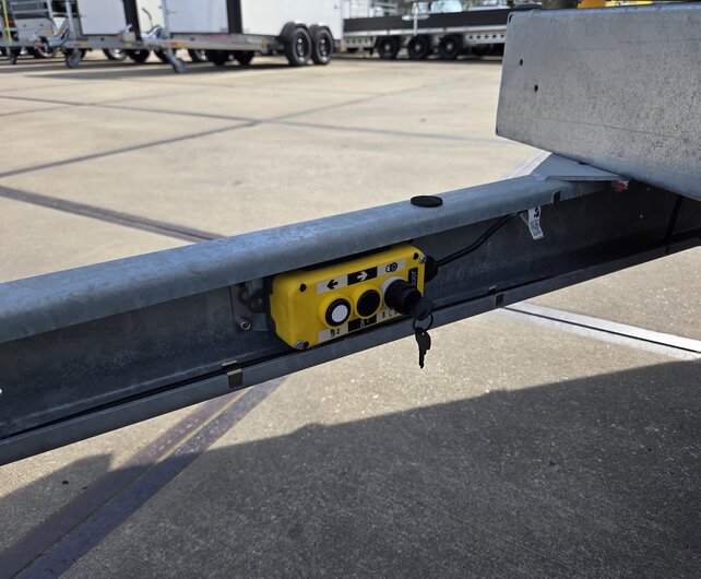 Saris elektrische driezijdige kipper 2700kg 306x184cm