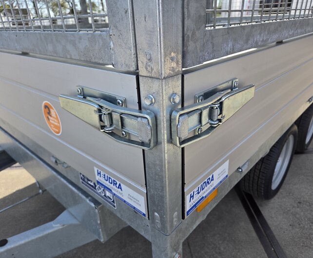 Saris elektrische driezijdige kipper 2700kg 306x184cm