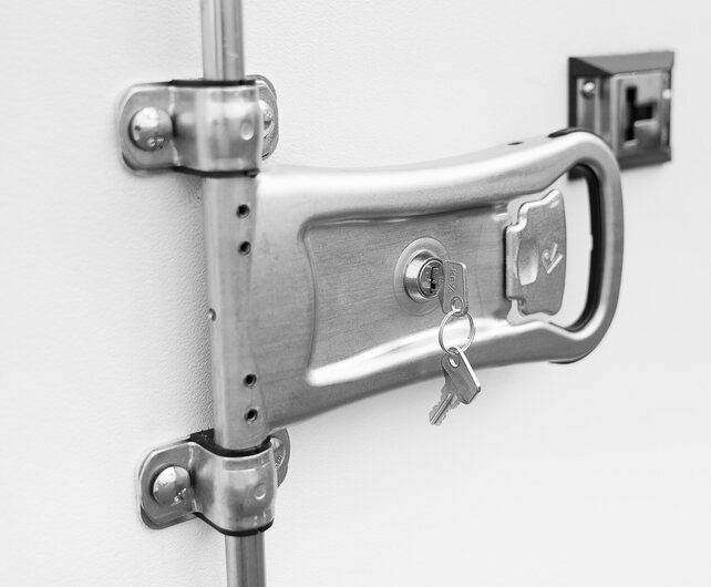 Humbaur gesloten aanhangwagen 2500kg 304x151x200cm