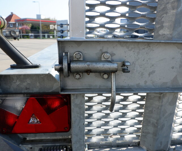 Gebruikte Hulco machinetransporter 3500kg 394x180cm klep 100cm