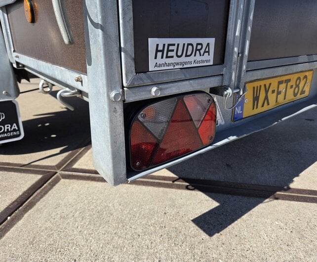 Gebruikte Saris bakwagen 1200kg 250x130x70cm met huif