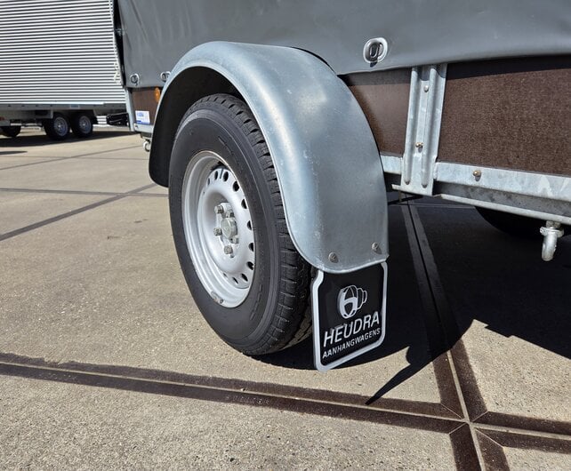 Gebruikte Saris bakwagen 1200kg 250x130x70cm met huif