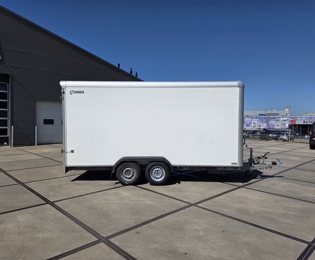 Gebruikte Henra gesloten bakwagen 2700kg 465x184x220cm