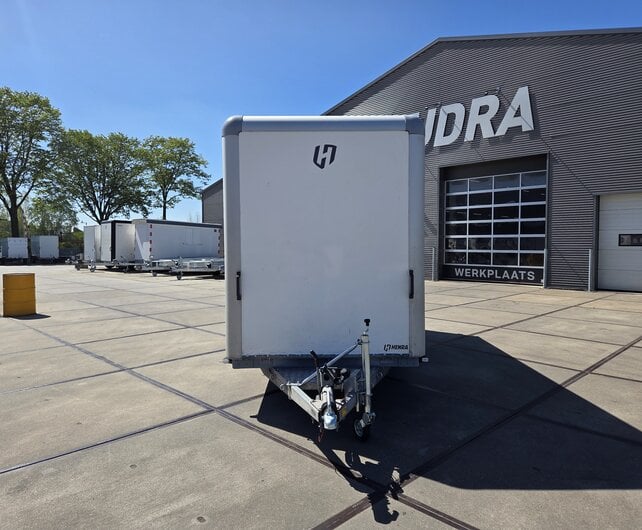 Gebruikte Henra gesloten bakwagen 2700kg 465x184x220cm