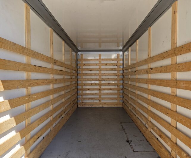 Gebruikte Henra gesloten bakwagen 2700kg 465x184x220cm