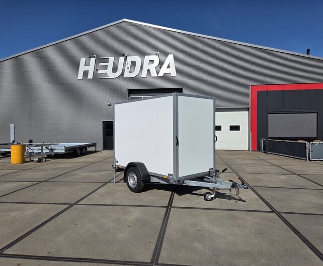 Gebruikte Saris gesloten aanhangwagen 1350kg 256x134x180cm