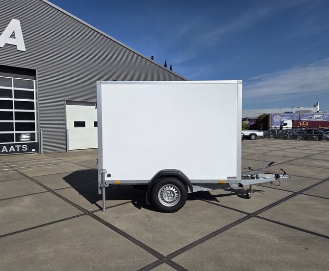 Gebruikte Saris gesloten aanhangwagen 1350kg 256x134x180cm