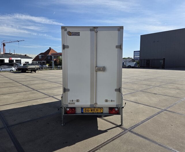 Gebruikte Saris gesloten aanhangwagen 1350kg 256x134x180cm
