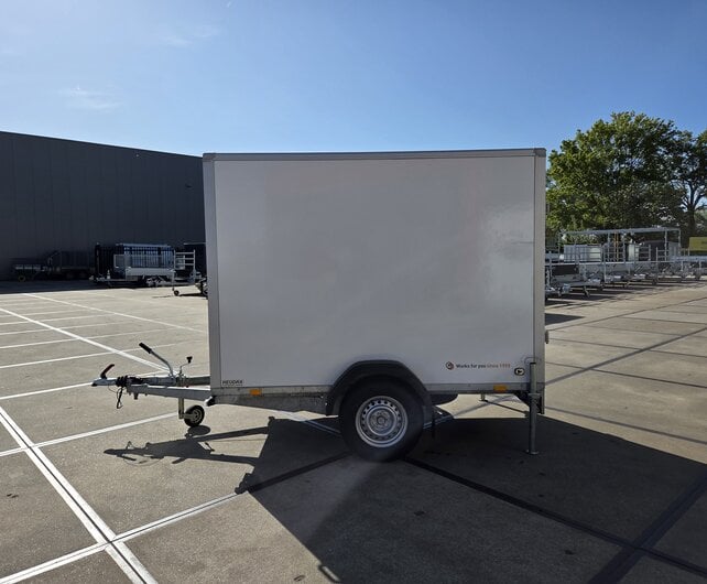 Gebruikte Saris gesloten aanhangwagen 1350kg 256x134x180cm