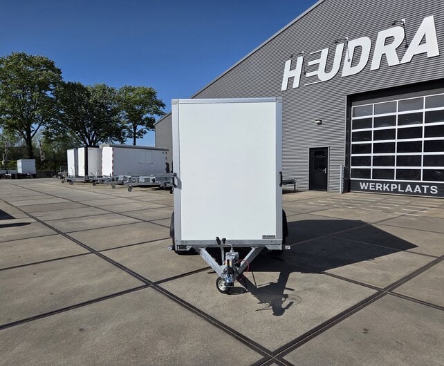 Gebruikte Saris gesloten aanhangwagen 1350kg 256x134x180cm