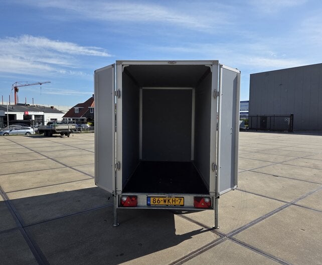 Gebruikte Saris gesloten aanhangwagen 1350kg 256x134x180cm
