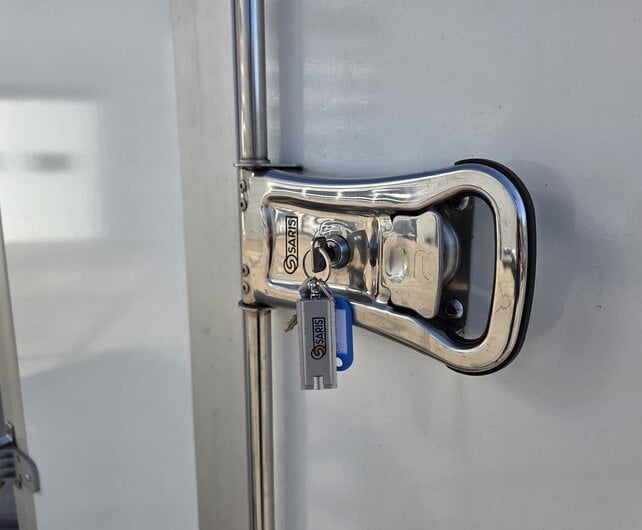 Gebruikte Saris gesloten aanhangwagen 1350kg 256x134x180cm