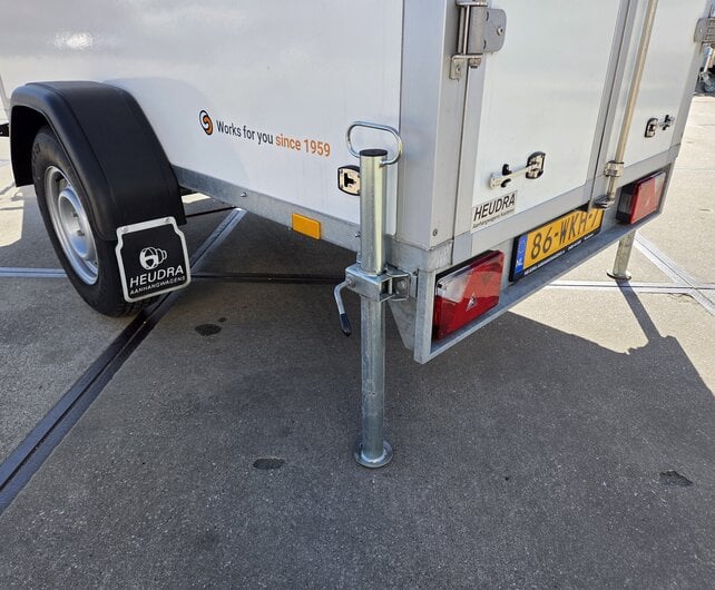 Gebruikte Saris gesloten aanhangwagen 1350kg 256x134x180cm