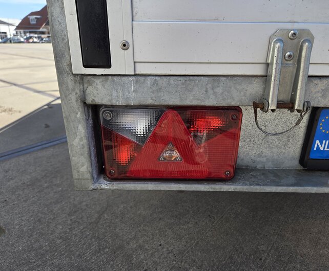 Gebruikte Saris bakwagen 300x131cm 2000kg