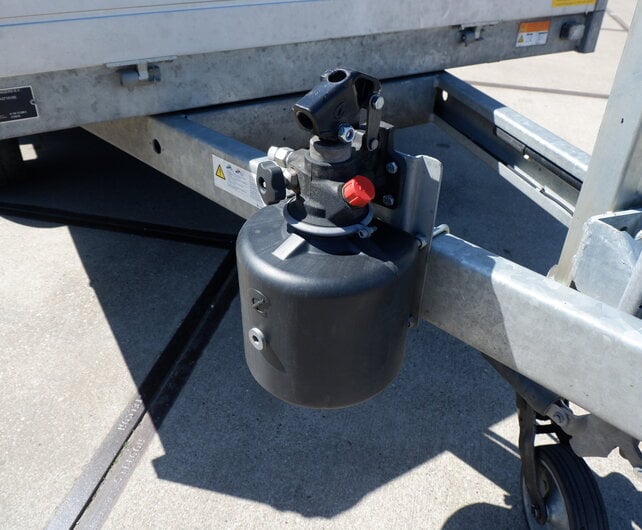 Gebruikte Saris handbediende kipper achterwaarts 2000kg 306x170cm