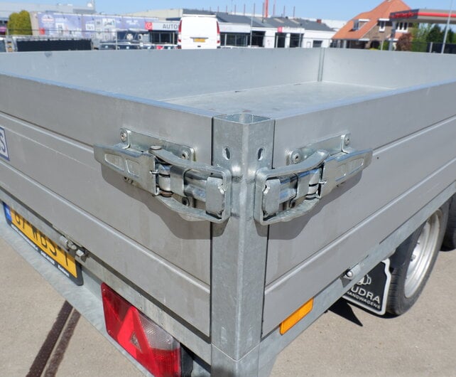 Gebruikte Saris handbediende kipper achterwaarts 2000kg 306x170cm