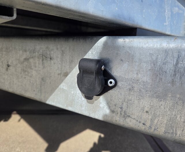 Saris elektrische kipper achterwaarts 2000kg  276x170cm met loofrekken