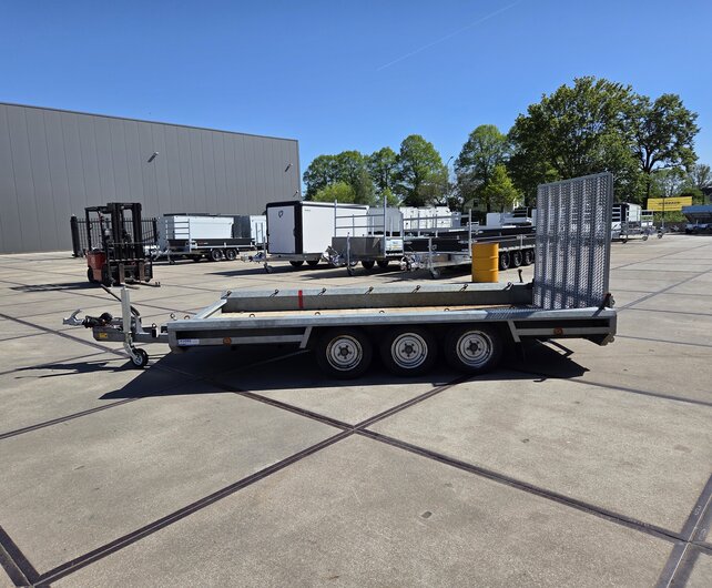Gebruikte Hulco Terrax-3 machinetransporter 3500kg 394x180cm met klep 150cm
