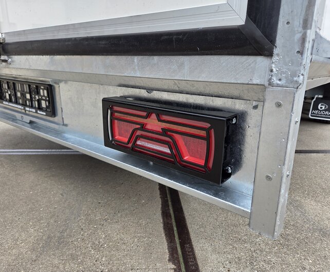 Henra gesloten plateauwagen 3500kg 703x222x220cm Xpert