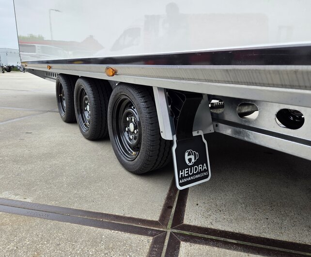 Henra gesloten plateauwagen 3500kg 703x222x220cm Xpert