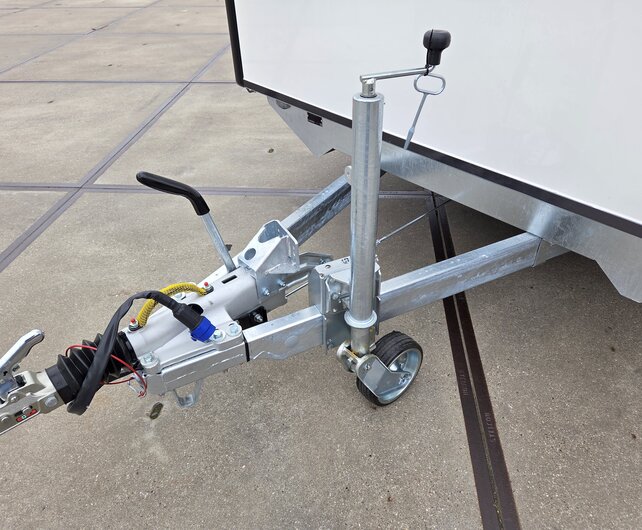 Henra gesloten plateauwagen 3500kg 703x222x220cm Xpert