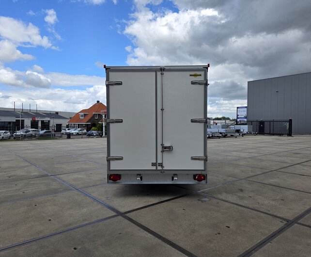 Humbaur gesloten plateauwagen 3500kg 618x203x188cm met verkoopklep