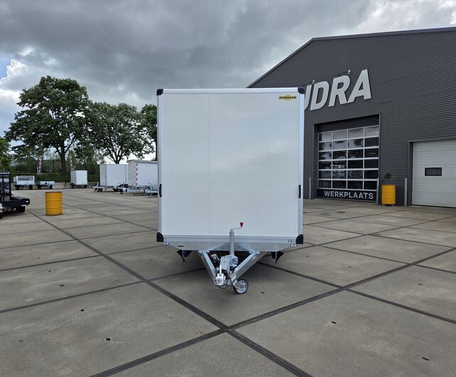 Humbaur gesloten plateauwagen 3500kg 618x203x209cm met verkoopklep