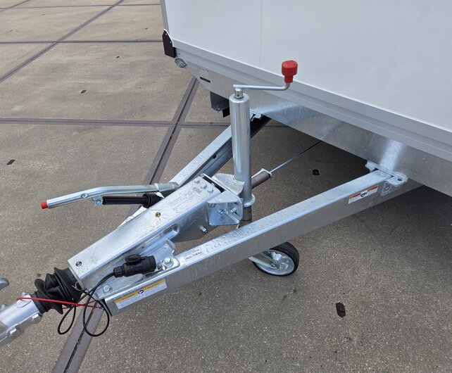 Humbaur gesloten plateauwagen 3500kg 618x203x209cm met verkoopklep