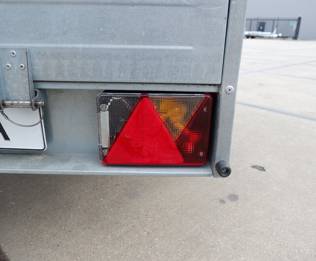 Gebruikte Saris bakwagen 750kg 210x115x100cm met huif
