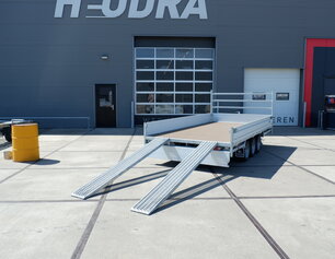 Stalen oprijplaten voor Hulco Medax plateauwagen of Benax kipper