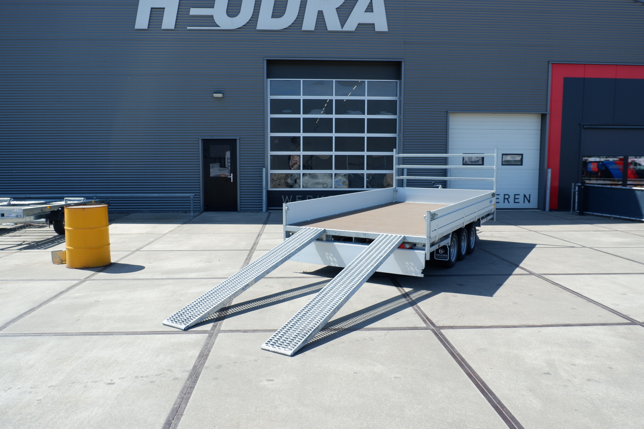Stalen oprijplaten voor Hulco Medax plateauwagen of Benax kipper
