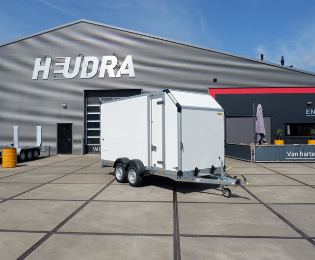 Humbaur gesloten bakwagen 2500kg 418x173x209cm met zijdeur en schuin dak