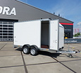 Humbaur gesloten bakwagen 2500kg 418x173x188cm met zijdeur en schuin dak