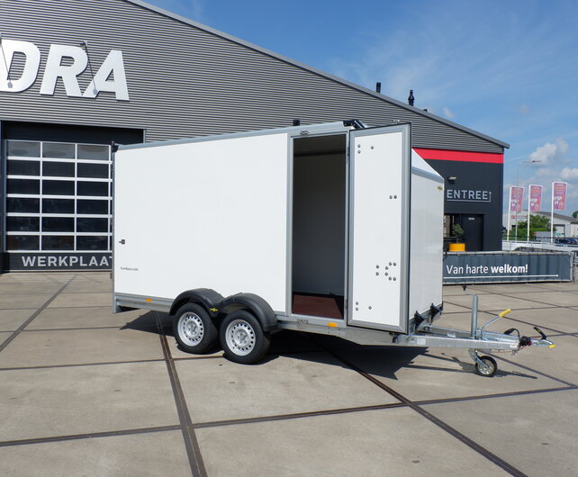 Humbaur gesloten bakwagen 2500kg 418x173x188cm met zijdeur en schuin dak