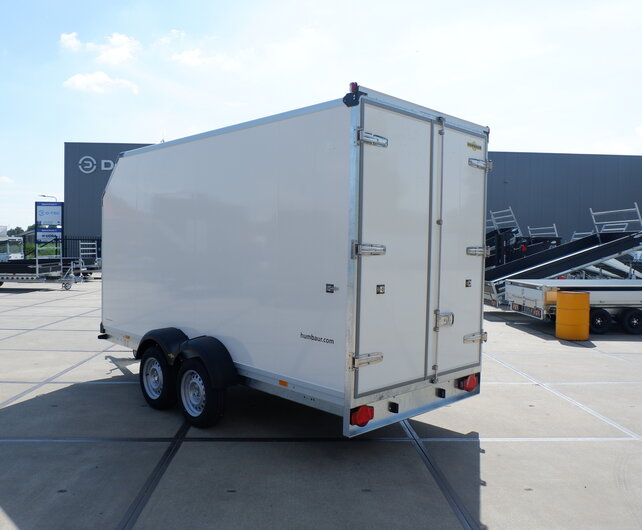 Humbaur gesloten bakwagen 2500kg 418x173x188cm met zijdeur en schuin dak