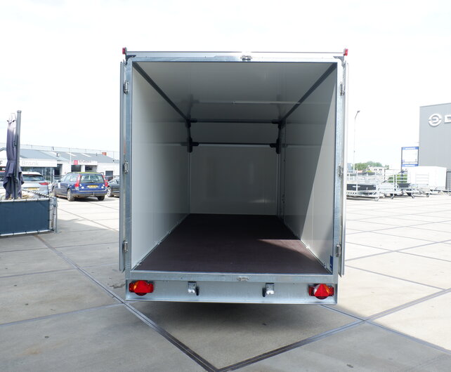 Humbaur gesloten plateauwagen 3500kg 518x203x188cm met zijdeur en schuin dak