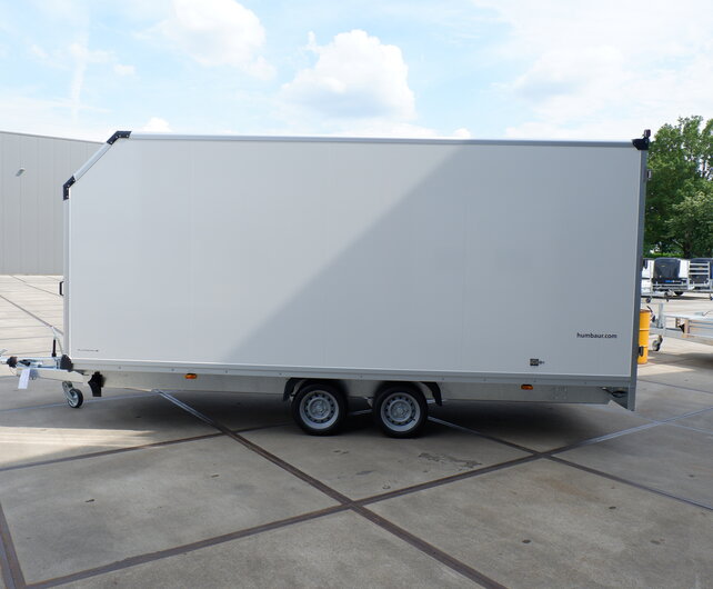 Humbaur gesloten plateauwagen 3500kg 518x203x209cm met zijdeur en schuin dak